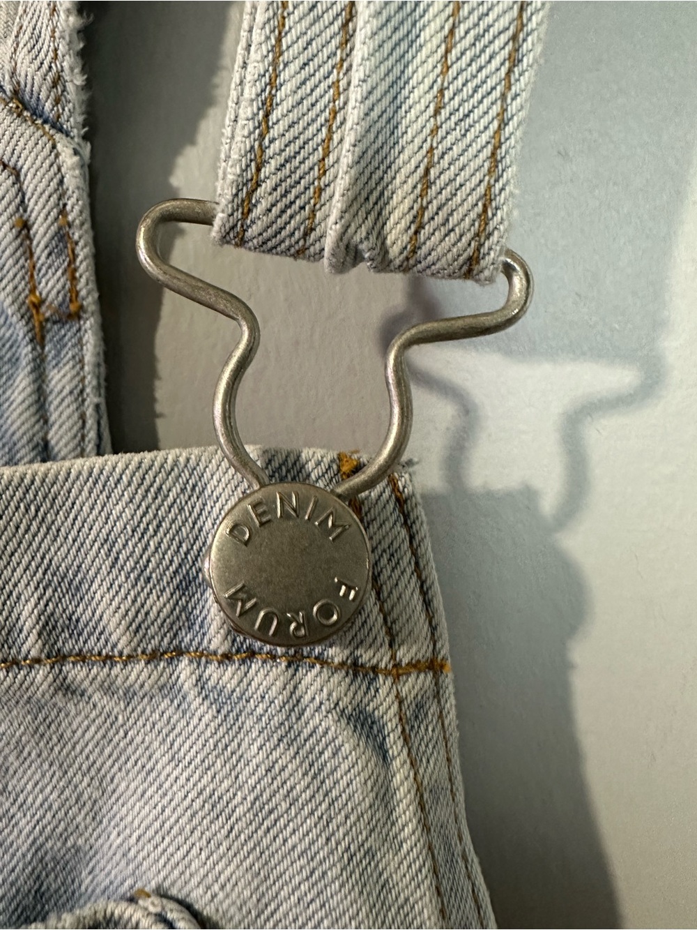 DENIM FORUM The '90s Silvie Baggy Shortall in Distressed Bleach Bleu - Picture 7 of 11
